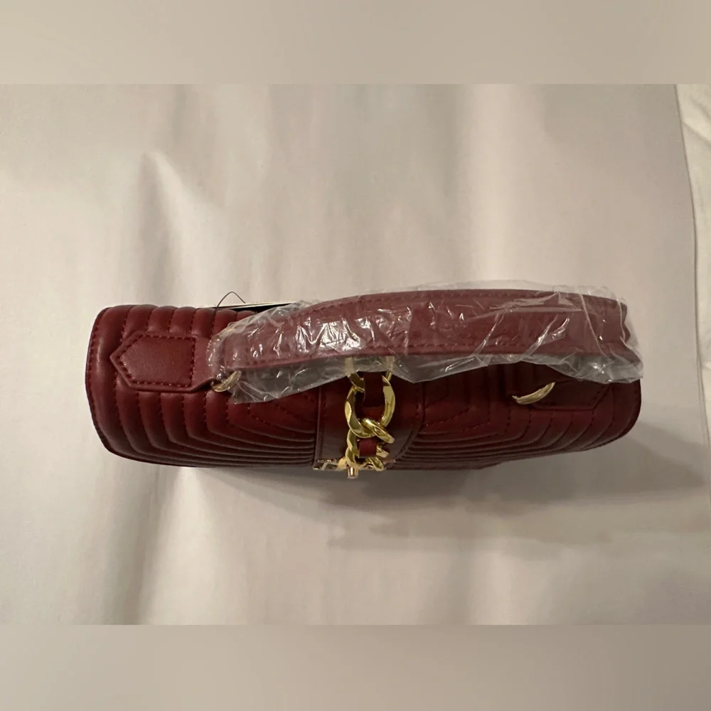 Badgley Mischka Quilted Crossbody w/ Big Chain Detail - NWT - Picture 6 of 16